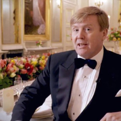 国王が、誕生パーティーに150人の国民を招待