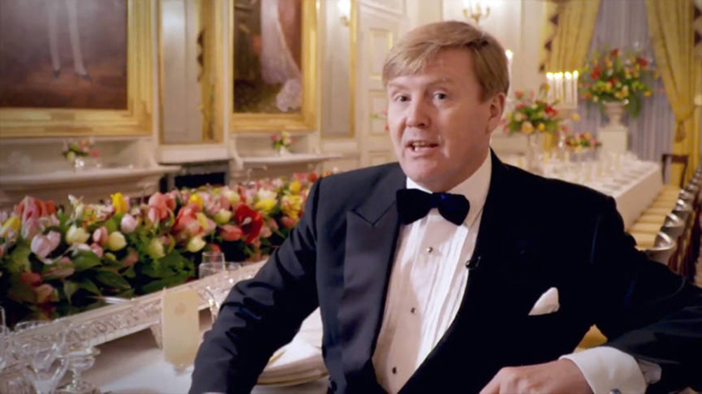 国王が、誕生パーティーに150人の国民を招待